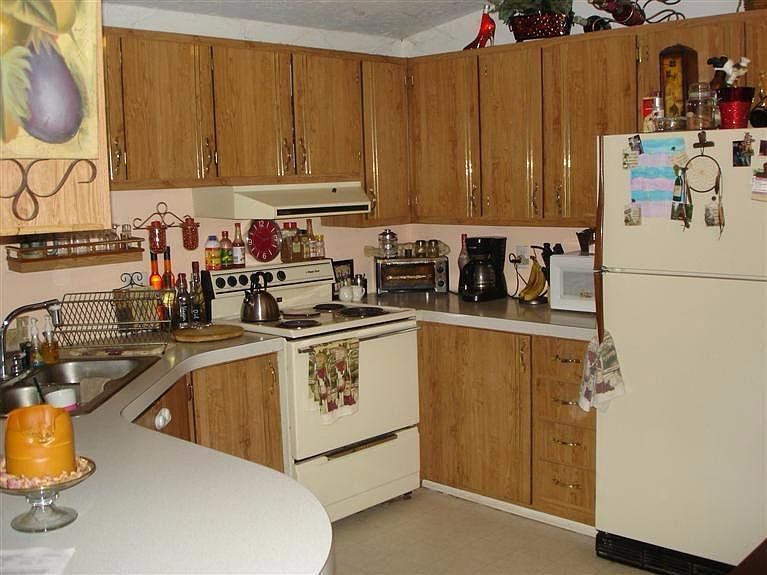 2nd image of 5815 Rhodes Ln