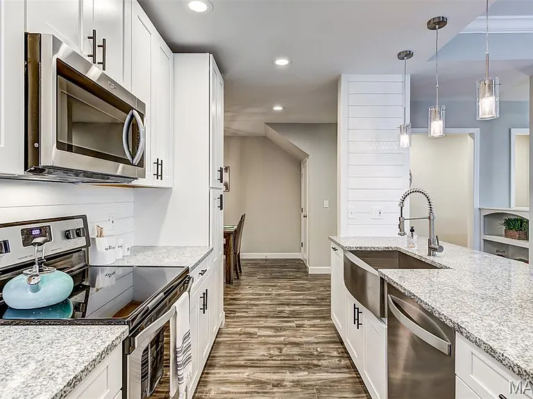 4250 Lindell Blvd #A — Photo 12