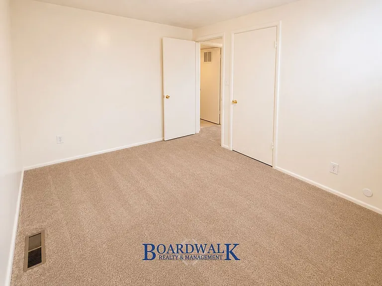 197 N Pinehurst Ave — Photo 10
