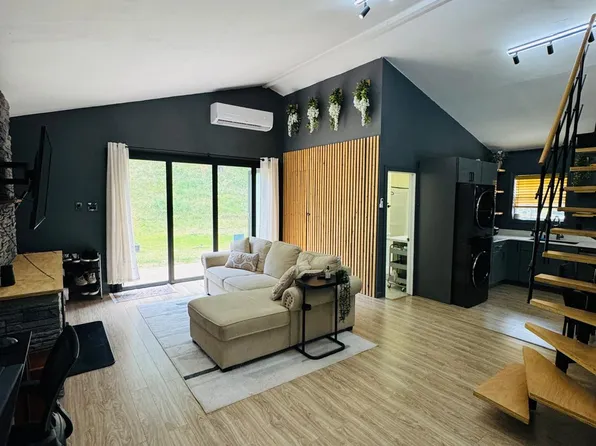 24 E Winding Hill Rd #B, Mechanicsburg, PA 17055