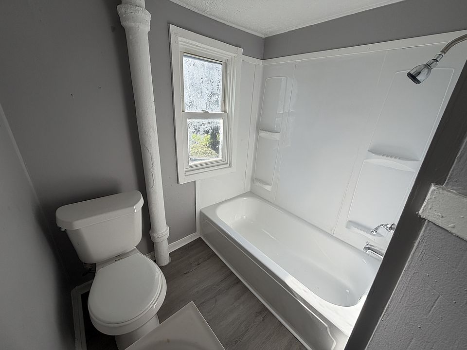 2nd image of 11 Orleans St
