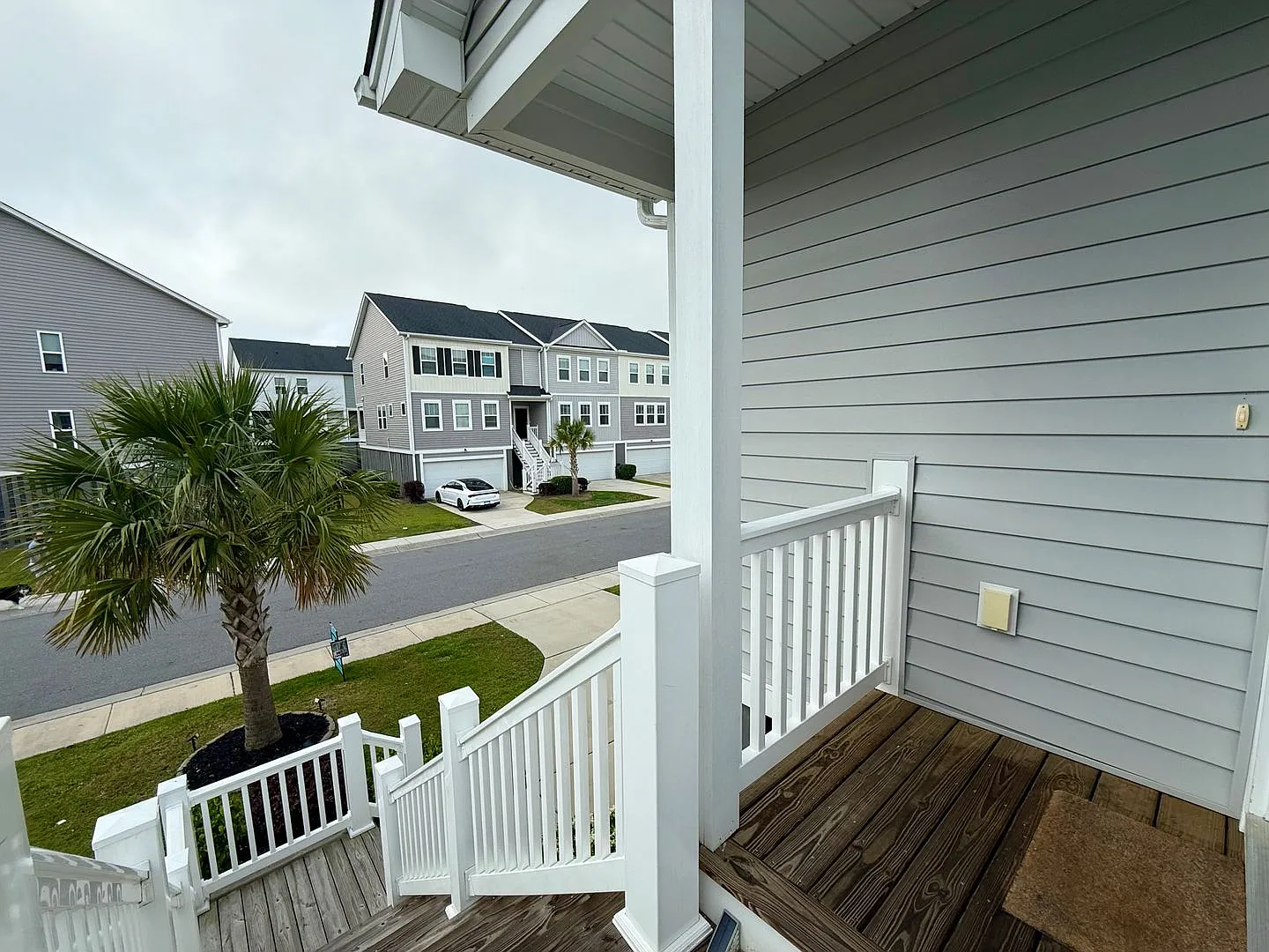 Move In Ready Townhome in Marshview Commons — Photo 4