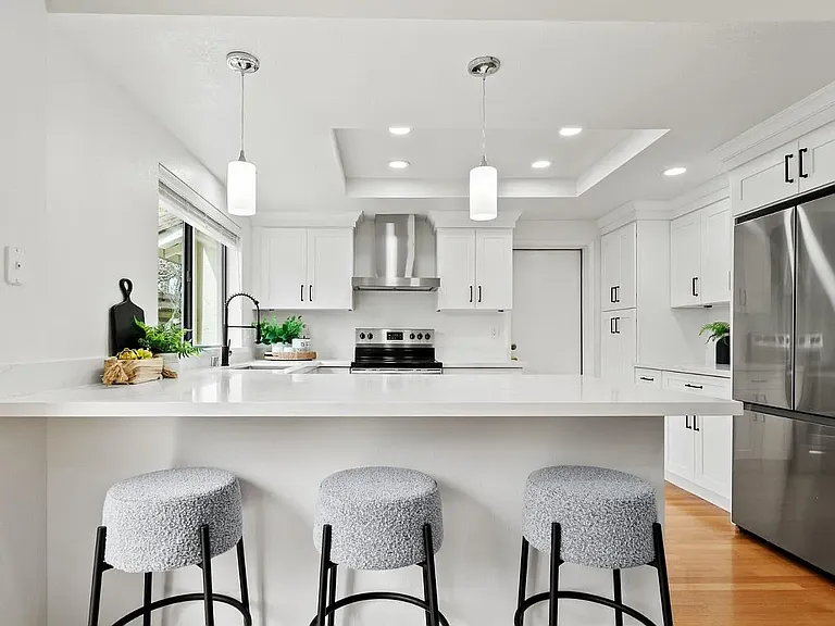 7242 Sharon Dr — Photo 3