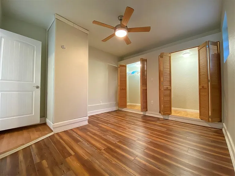 1049 Van Buren St — Photo 15