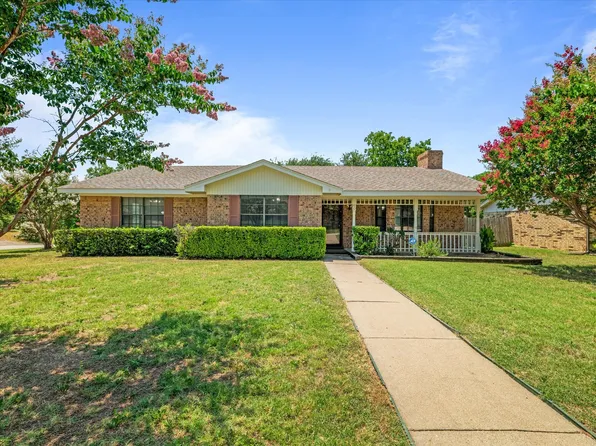 4632 Cripple Creek Rd, Haltom City, TX 76137