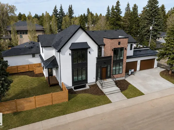 14320 Mackenzie Dr NW, Edmonton, AB T5R 5V7
