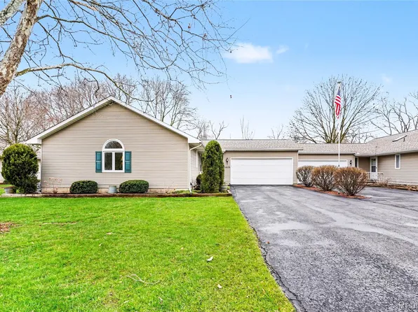 11676 Hawthorne Glen Dr, Grand Blanc, MI 48439