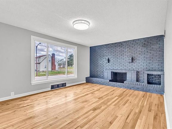 5th image of 2026 N 33rd Ter