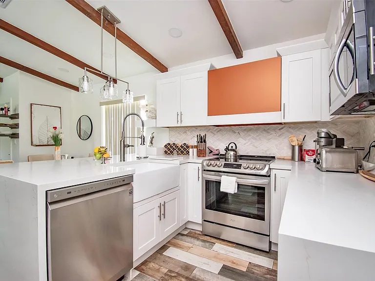 6557 Country Wood Way — Photo 3