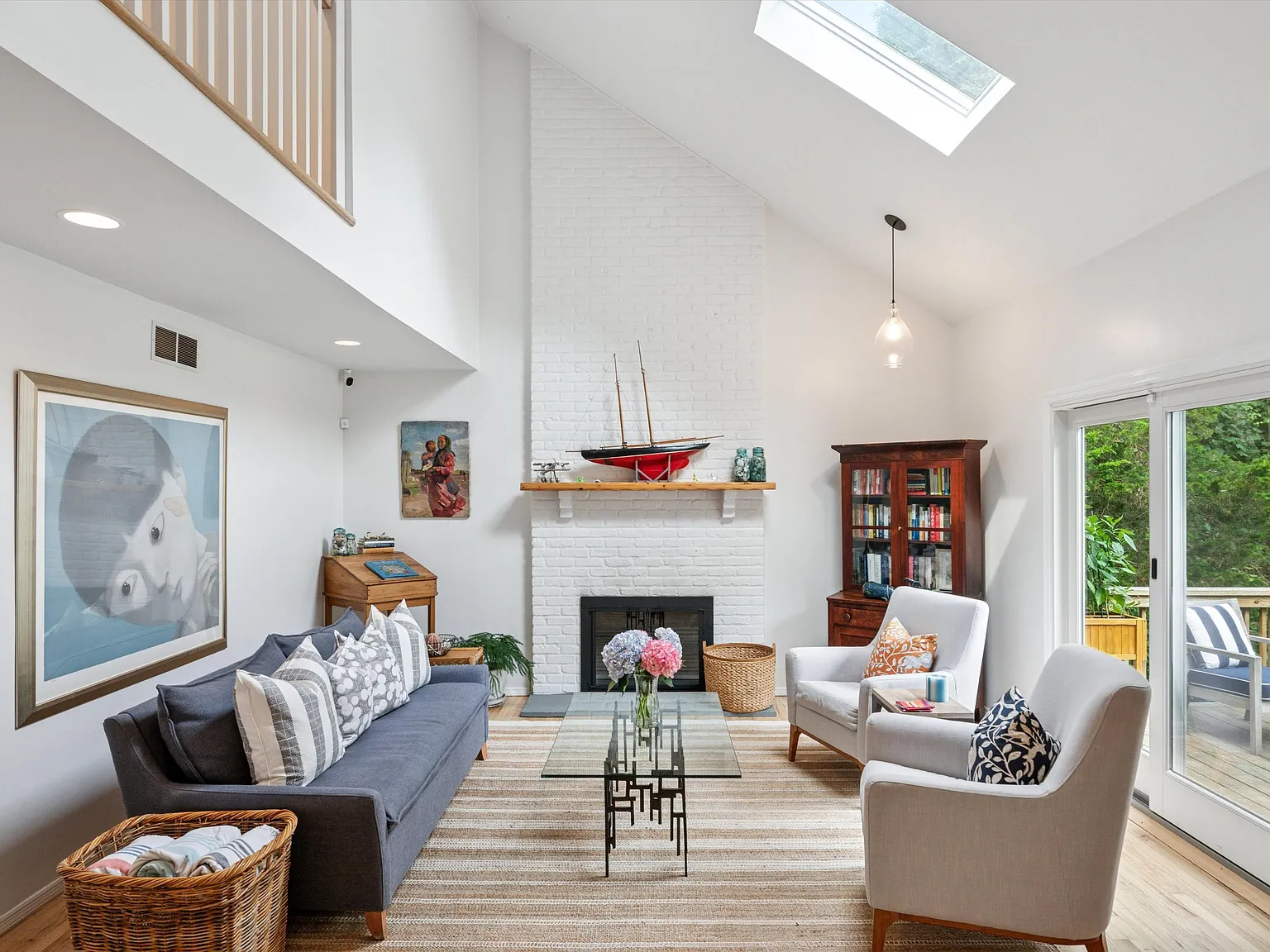 Secluded East Hampton Retreat with Pool and Prime Location — Photo 3