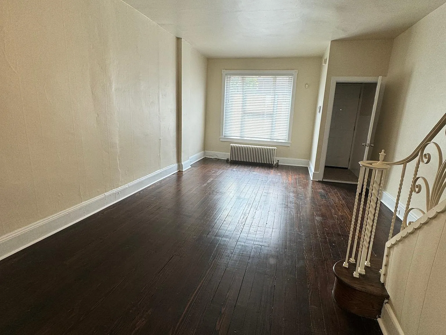 3 bed, 920 sqft, $1,520 — Photo 2