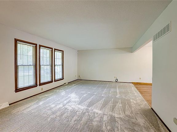 5th image of 7924 N Forest Ave