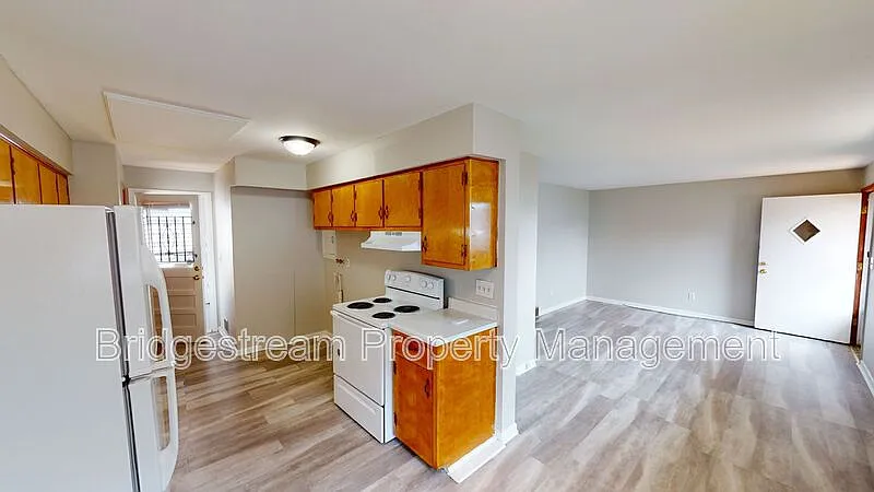 1 bed, 1.0 bath, 648 sqft, $695 — Photo 2