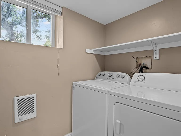 137 E 600 N — Photo 15