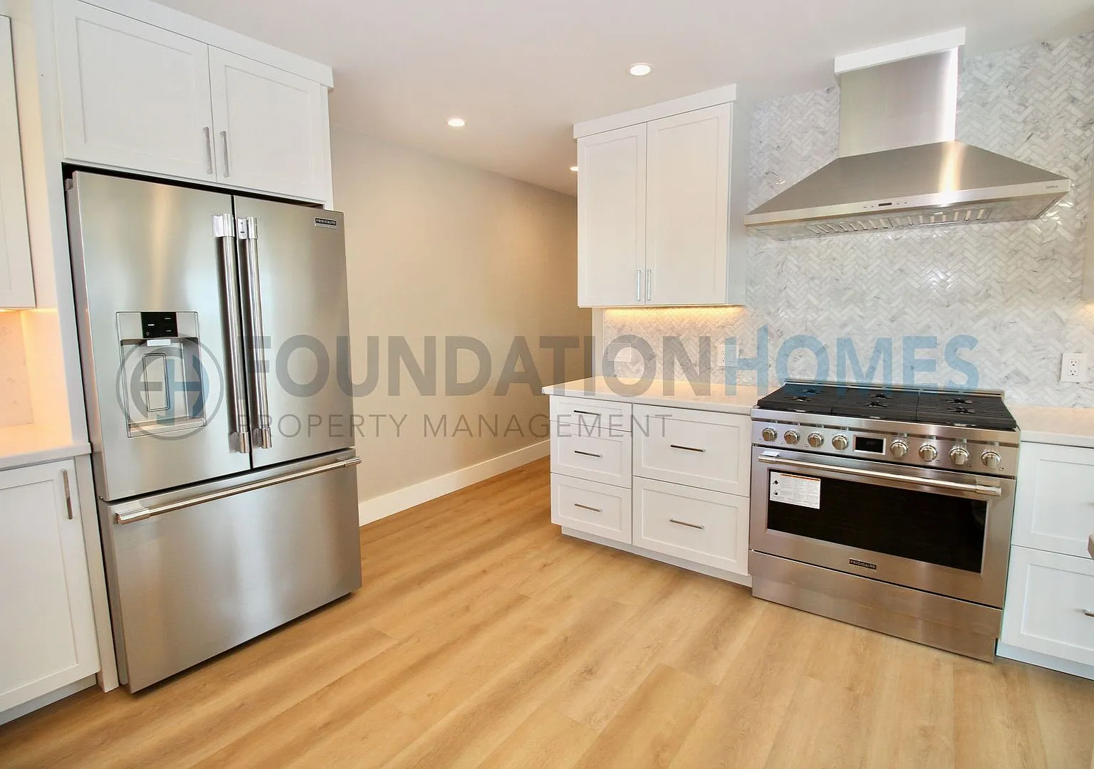 Executive Living - Remodeled Masterpiece - A/C - Foundation — Photo 2