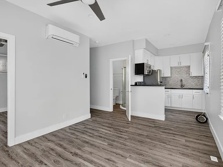 405 W 3rd Street — Photo 6