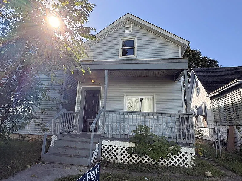 2 bed, 1.0 bath, 1152 sqft, $975 — Photo 1