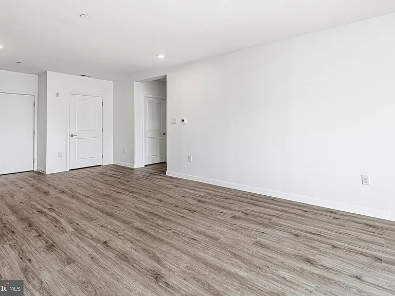 915 N Broad St #17-605 — Photo 7