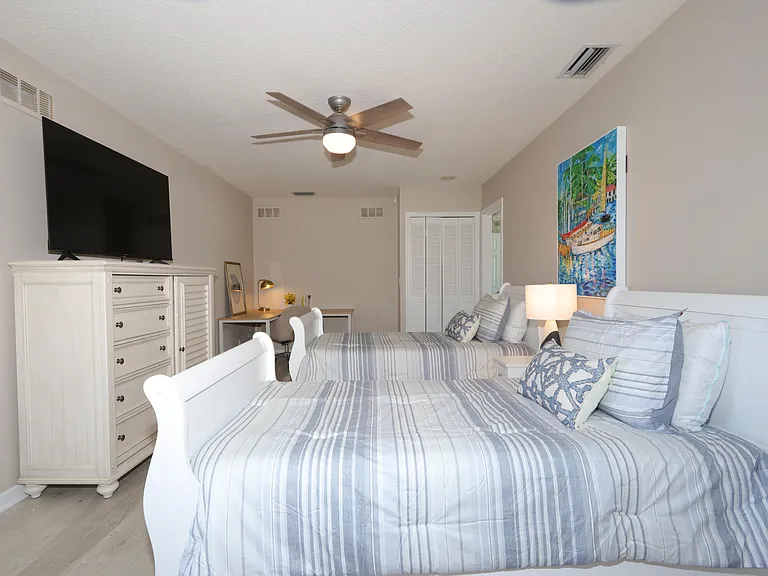 400 Seaside Ln — Photo 23