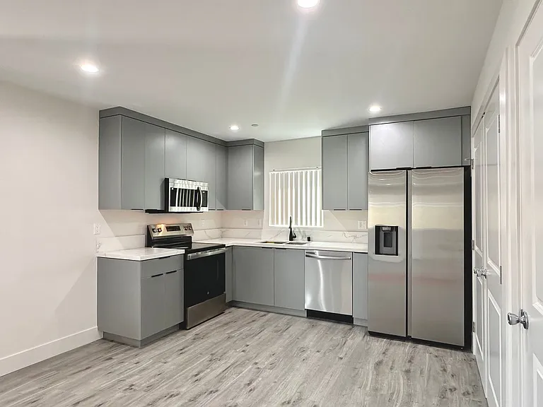 11512 Oxford Ave — Photo 48
