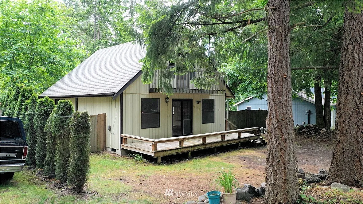 18032 Clear Lake Boulevard SE photo 1