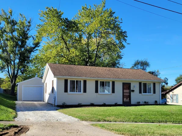 110 Berry Rd, Marquette Heights, IL 61554