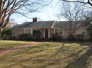1880 Faculty Dr, Winston Salem, NC 27106