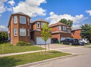 52 Leeward Dr, Brampton, ON L6S 5V8
