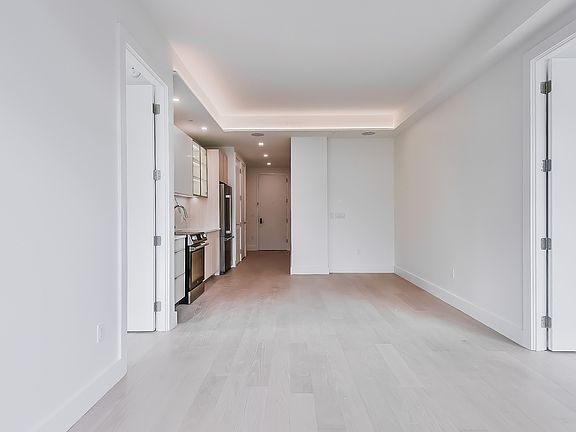 4th image of 218 Front St #600