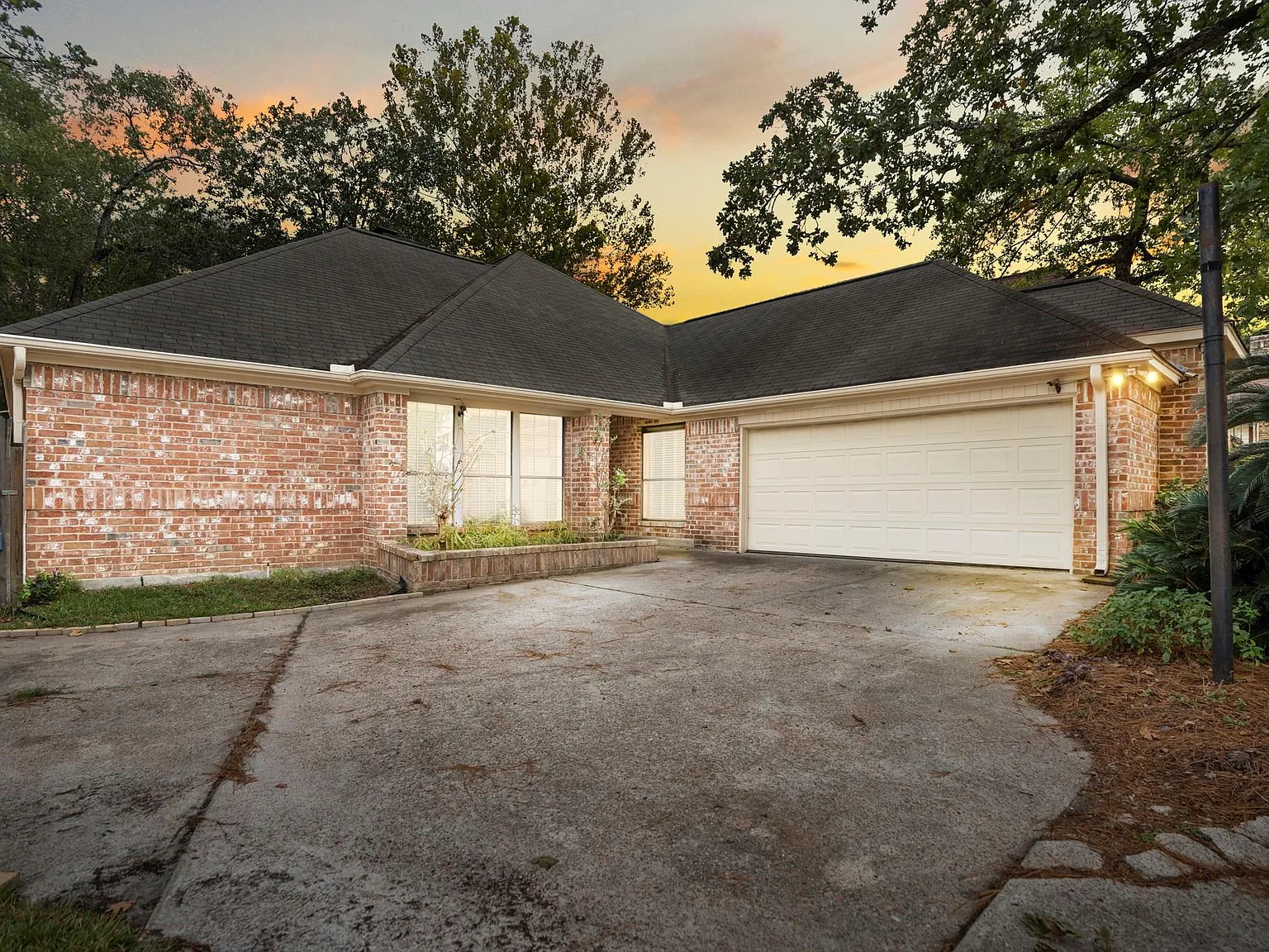 3 bed, 2.0 bath, 2015 sqft, $2,000 — Photo 4