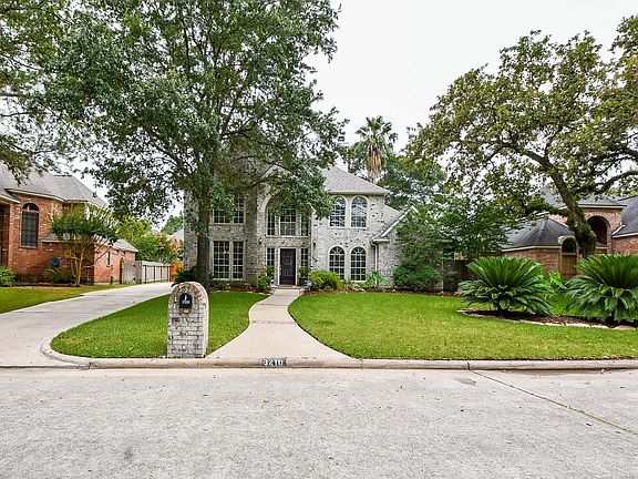 2nd image of 3210 Mission Grove Dr