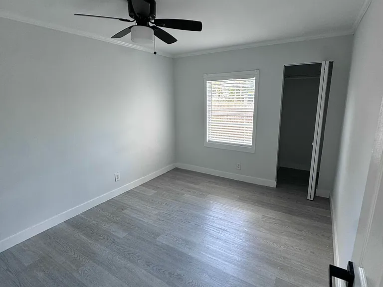 137 SW 9th Ave — Photo 6