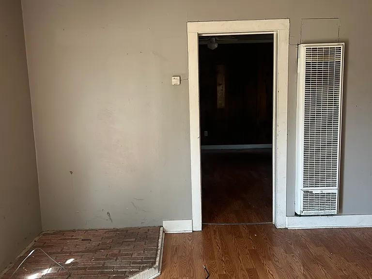 211 1/2 E Main St #B — Photo 10