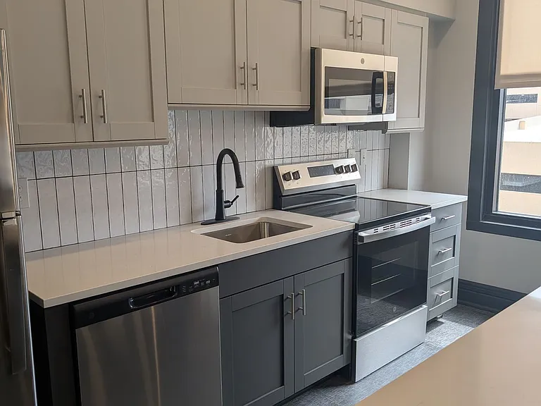The Carrara- 1904 Farnam — Photo 2
