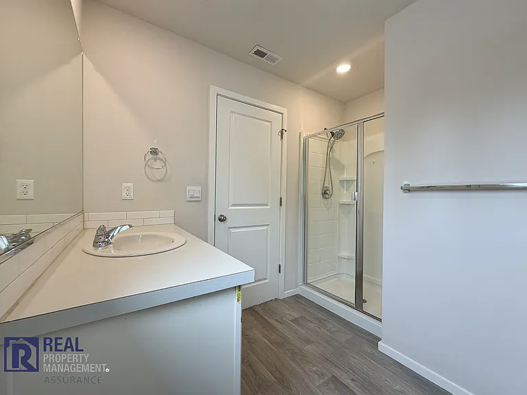 873 N 19th Ave — Photo 12