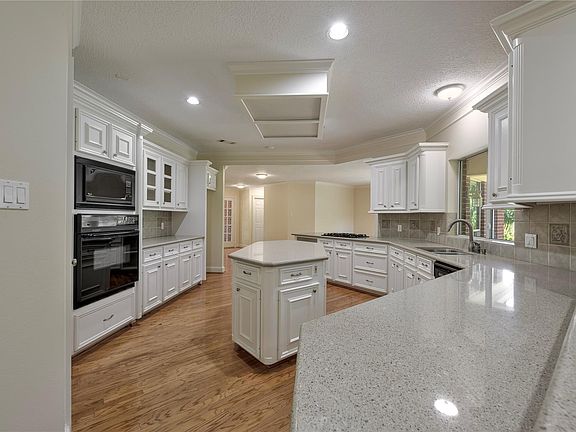 3rd image of 23611 Indian Hills Cir