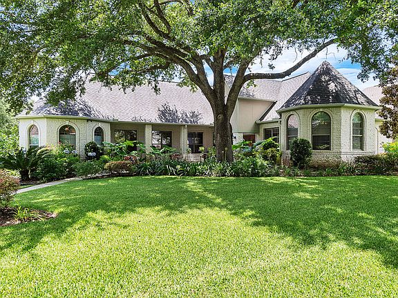 2nd image of 4611 Lake Village Dr