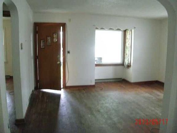 3rd image of 2599 Longview Ave