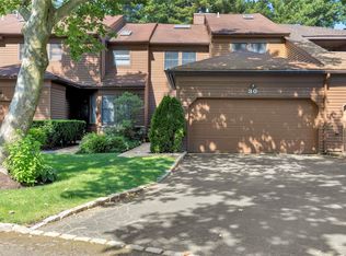 30 Hunt Ct, Jericho, NY