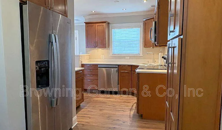 328 E Thompson Ln — Photo 13