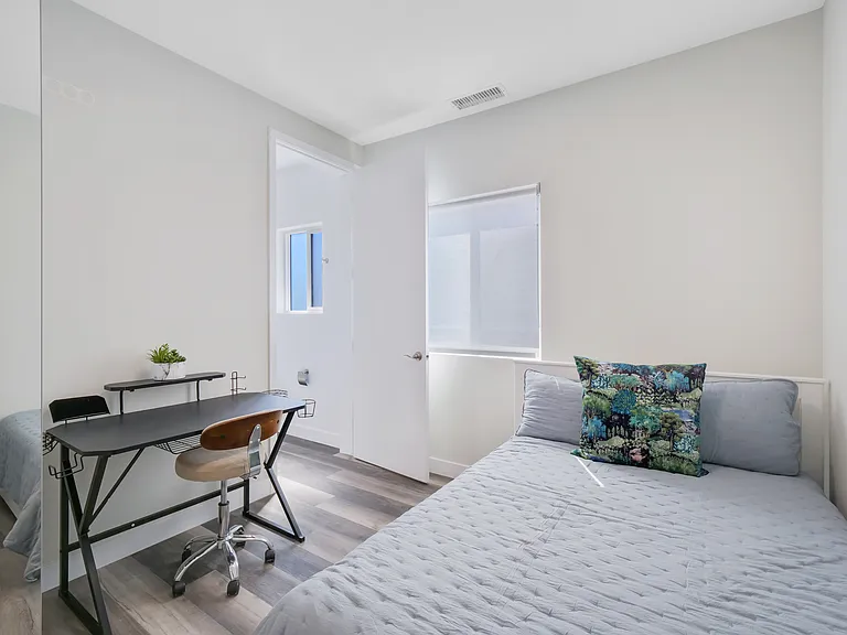 1280 W 37th Pl #B2B3 — Photo 19