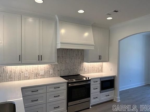 3rd image of 120 Woodlands Park Dr