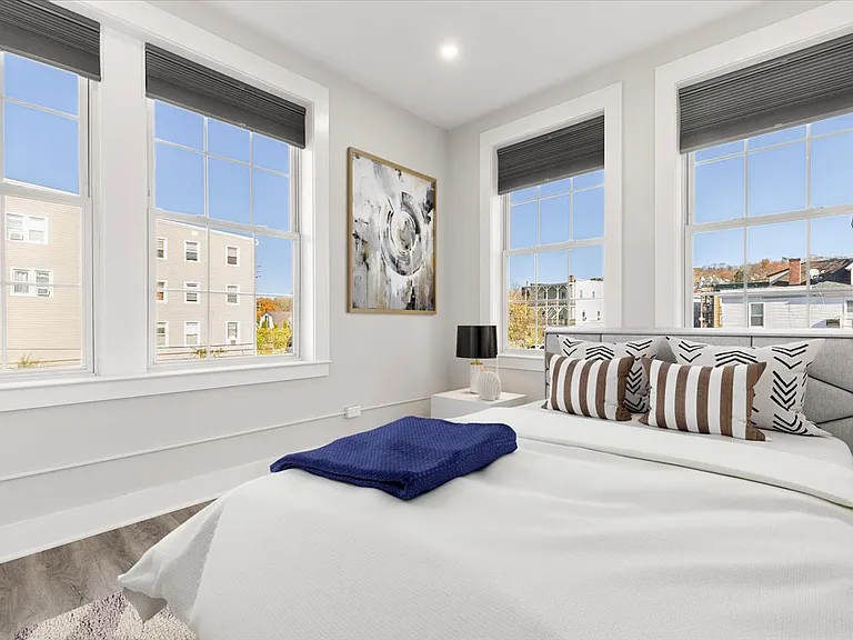 49 Beekman Ave #1 — Photo 6