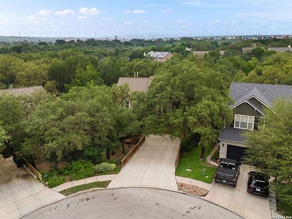 4th image of 703 STABLE GLEN DR