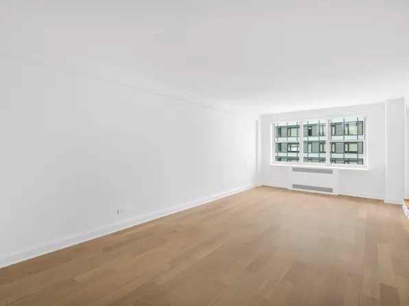 300 East 57th Street image 3 of 13