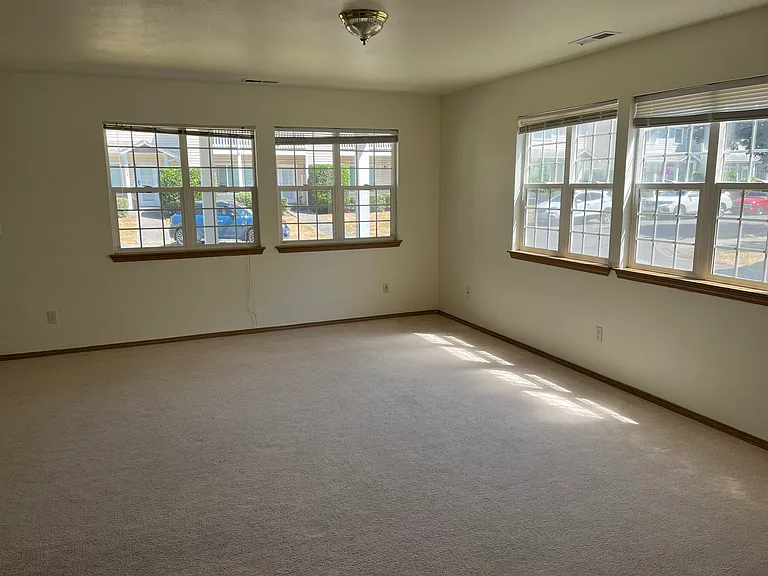 Livingroom, windows can be opened