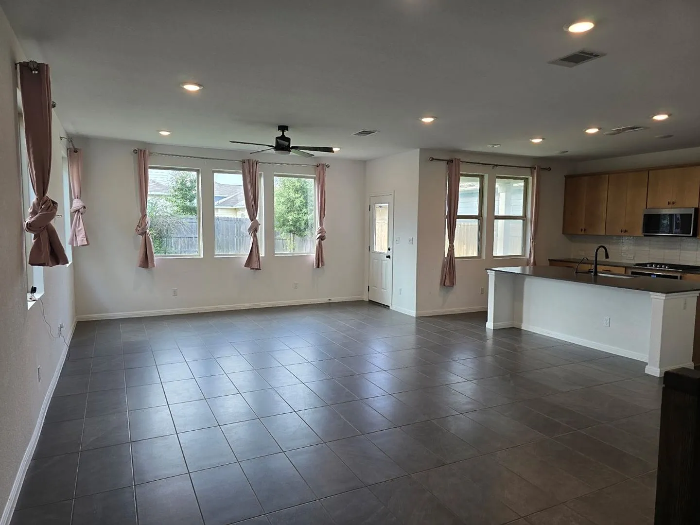 Elegant 3 Bedroom 2 Bath Home with EV Charger — Photo 3
