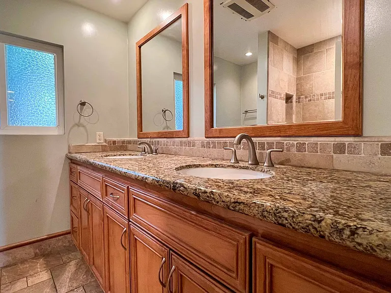 5635 Urban Dr — Photo 6