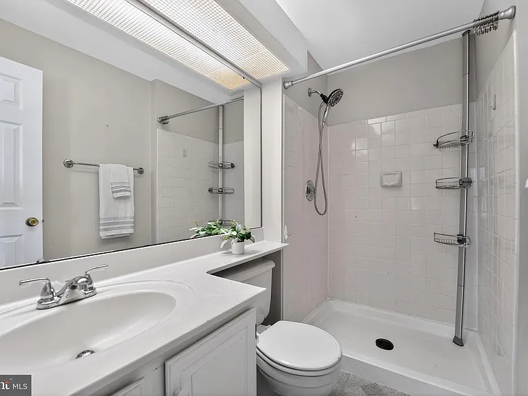 708 Suffield Dr — Photo 3