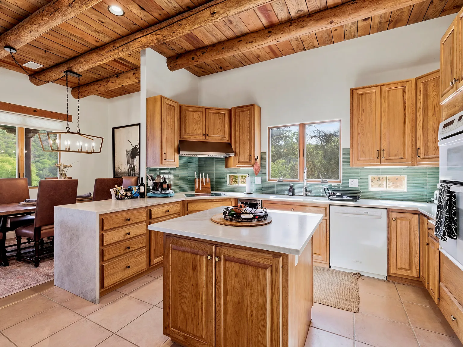 3 bed, 2.5 bath, 2400 sqft, $3,900 — Photo 4